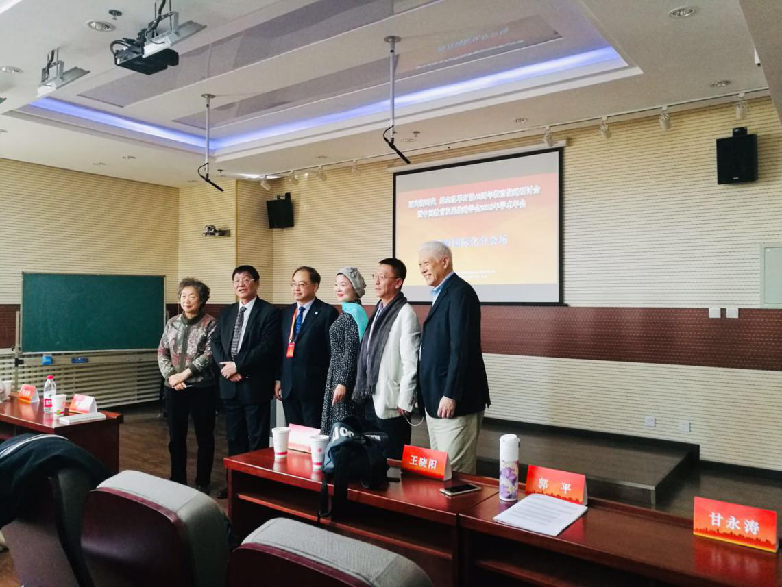 郭平老师和来自北大、清华、同济等高校专家合影